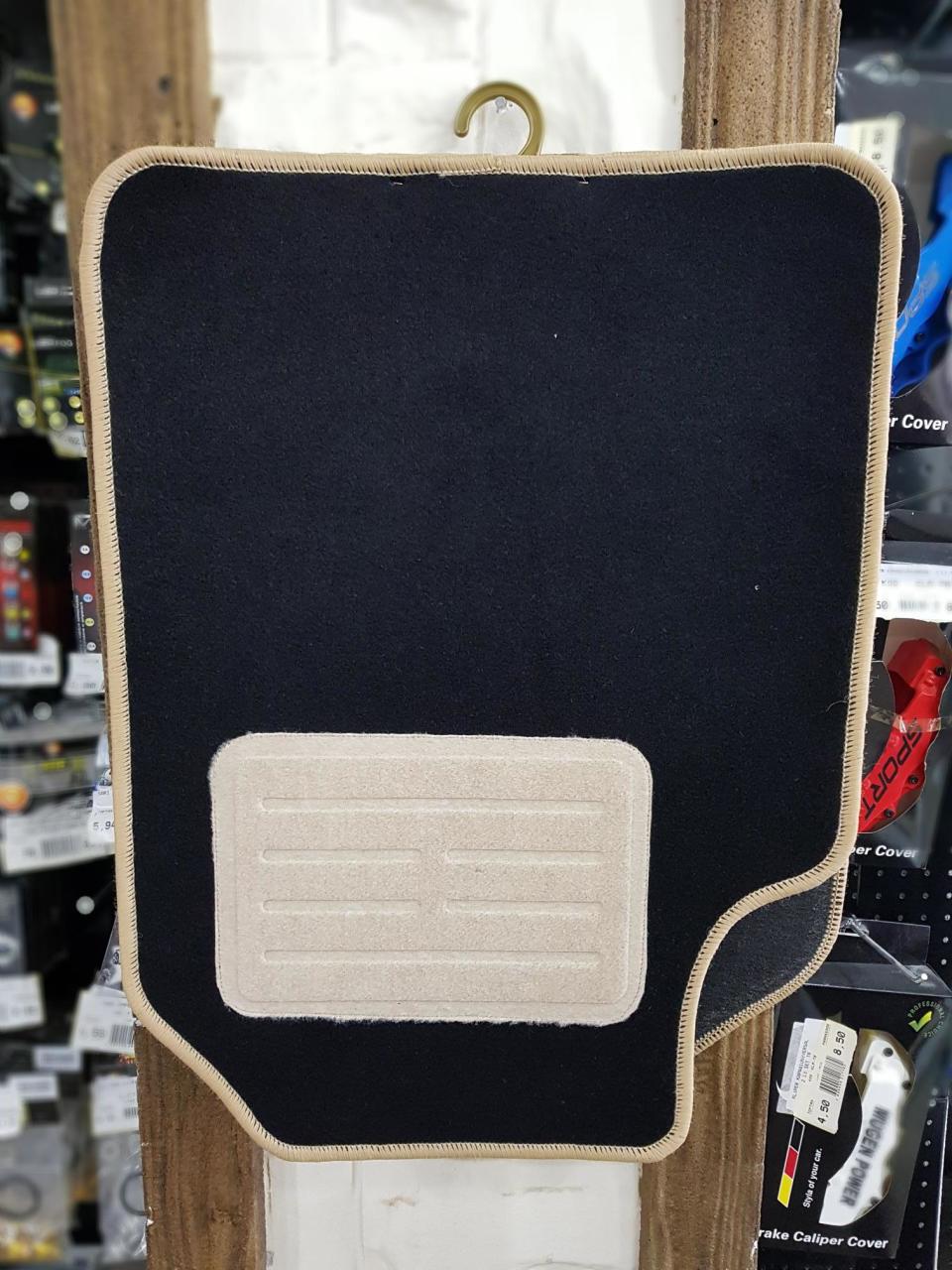 Topuk takviyeli halı paspas seti her araca uyumlu